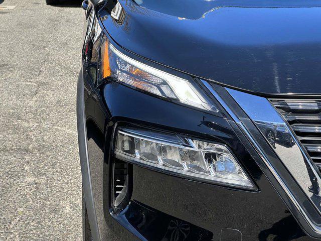 Photo of 2022 Black Nissan Rogue