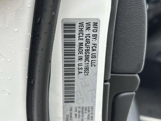Photo of 2022 White Jeep Grand Cherokee