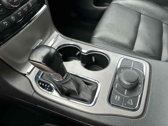 Photo of 2022 White Jeep Grand Cherokee