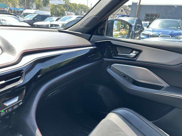 Photo of 2022 Black Acura MDX