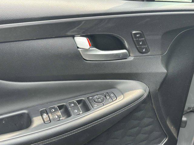 Photo of 2022 Gray Hyundai SANTA FE