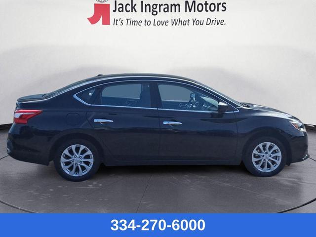 Photo of 2018 Super Black Nissan Sentra