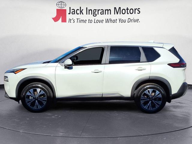 Photo of 2023 Pearl White Tricoat Nissan Rogue