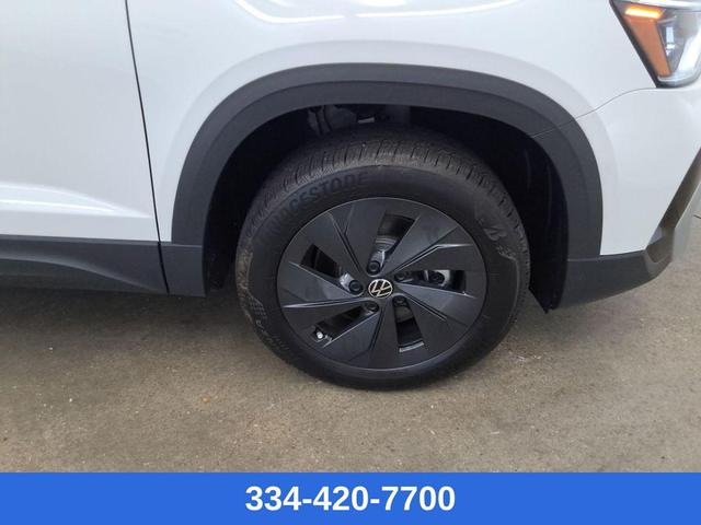 Photo of 2025 Pure White Volkswagen Taos