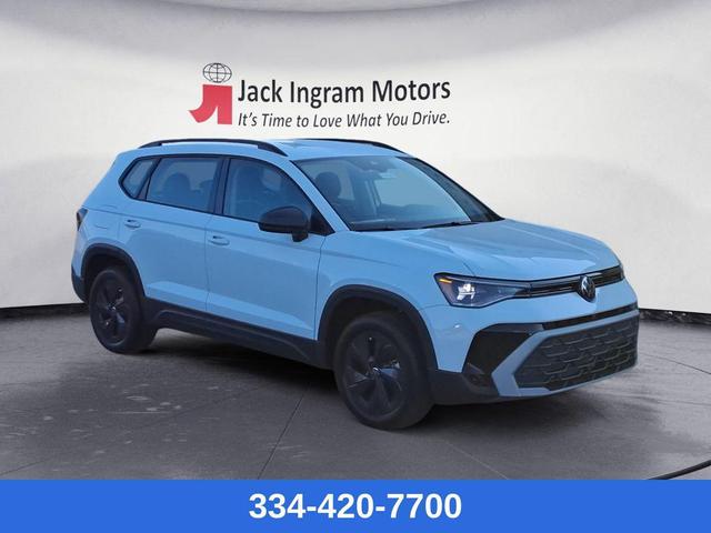 Photo of 2025 Pure White Volkswagen Taos