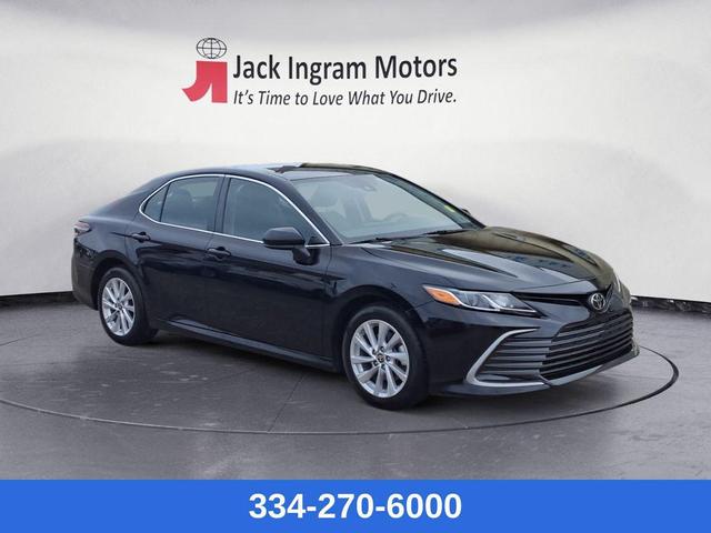 Photo of 2021 Midnight Black Metallic Toyota Camry