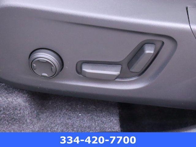 Photo of 2025 White Pearl Volvo XC40
