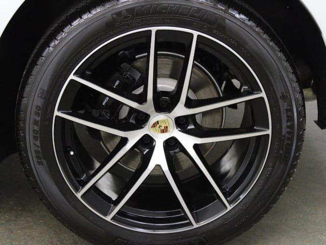 Photo of 2024 Carrara White Metallic Porsche Macan