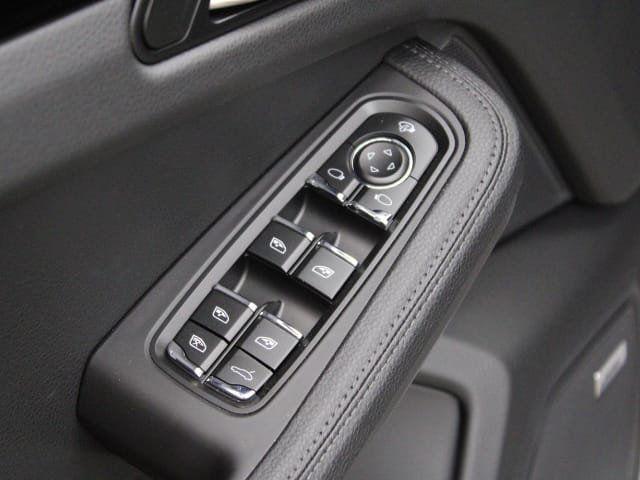 Photo of 2024 Carrara White Metallic Porsche Macan