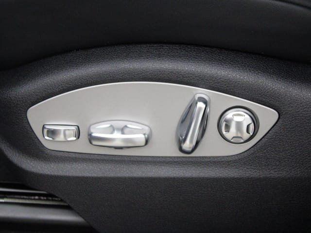 Photo of 2024 Carrara White Metallic Porsche Macan