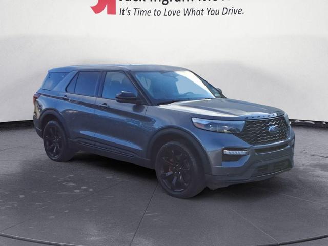 Photo of 2022 Carbonized Gray Metallic Ford Explorer
