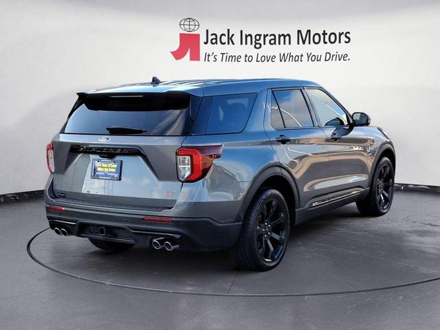 Photo of 2022 Carbonized Gray Metallic Ford Explorer