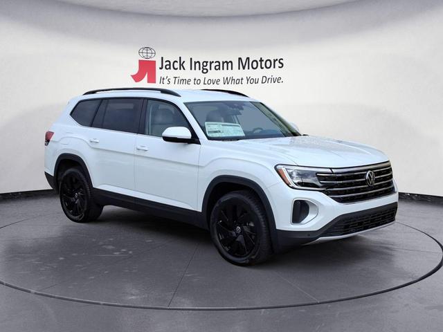 Photo of 2025 Pure White Volkswagen Atlas