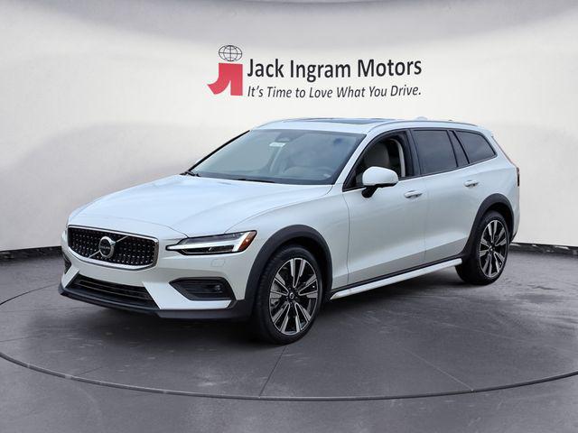 2025 Volvo V60 Cross Country