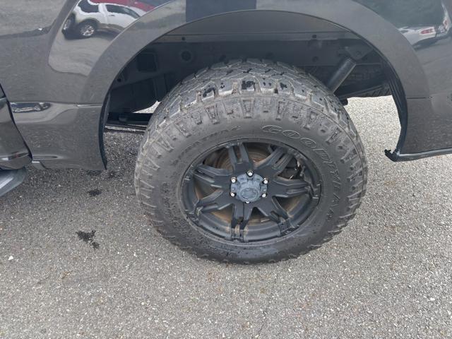 Photo of 2015 Tuxedo Black Metallic Ford F-150