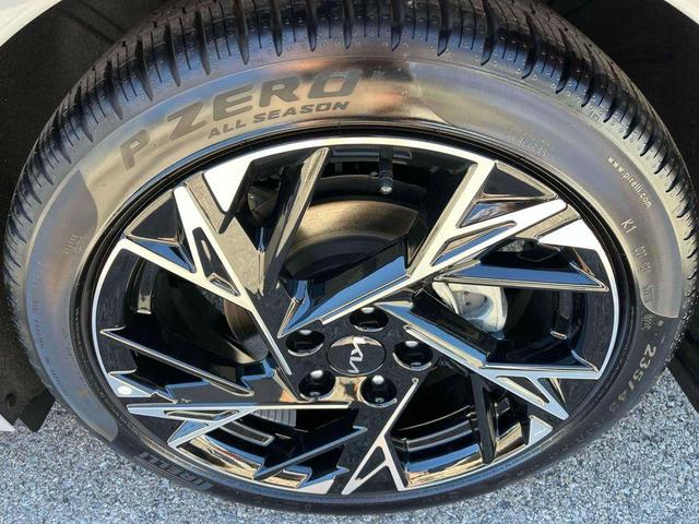 Photo of 2025 Wolf Gray Kia K5