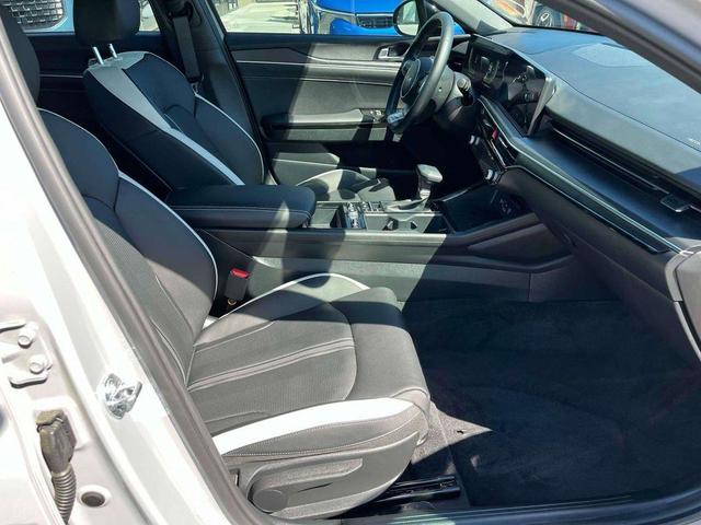 Photo of 2025 Wolf Gray Kia K5