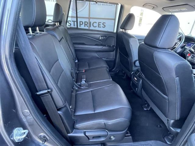 Photo of 2022 Gray Honda Pilot