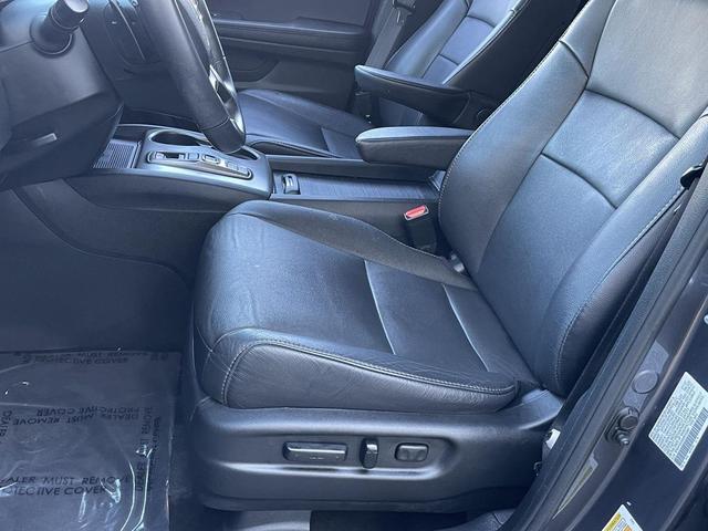 Photo of 2022 Gray Honda Pilot