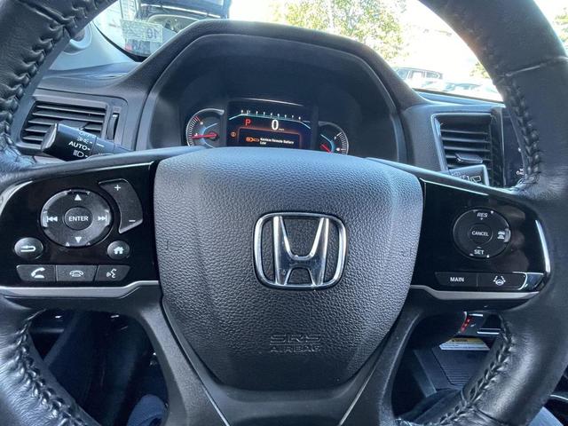 Photo of 2022 Gray Honda Pilot