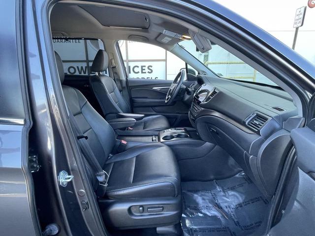 Photo of 2022 Gray Honda Pilot