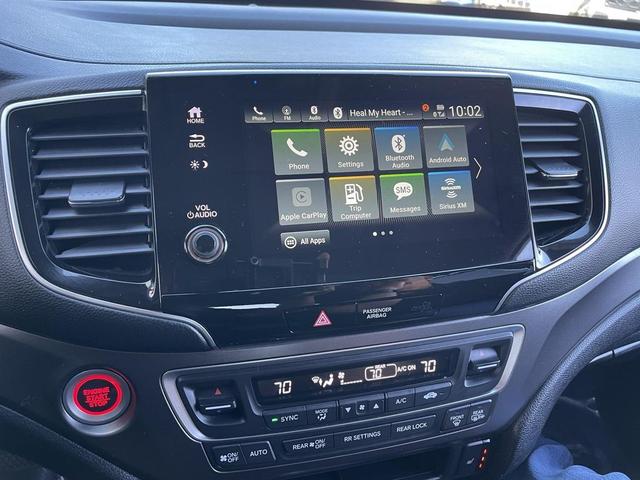 Photo of 2022 Gray Honda Pilot