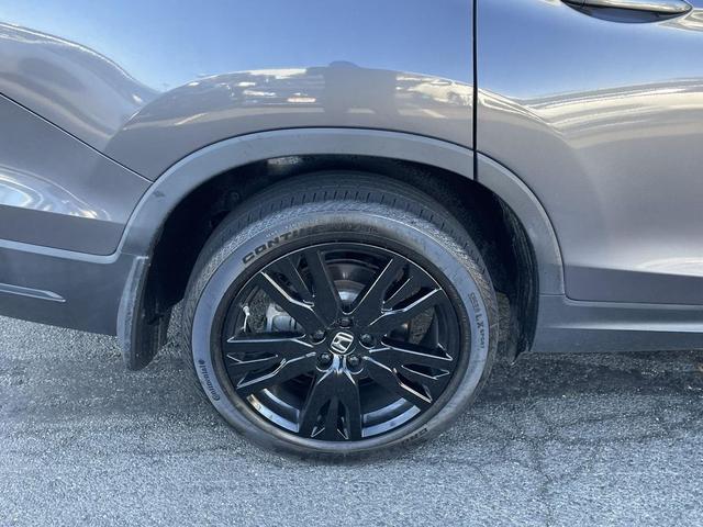 Photo of 2022 Gray Honda Pilot