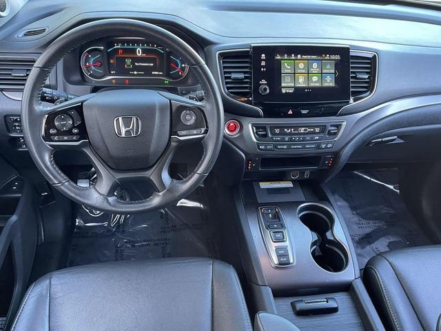 Photo of 2022 Gray Honda Pilot