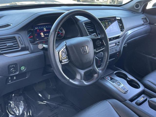Photo of 2022 Gray Honda Pilot
