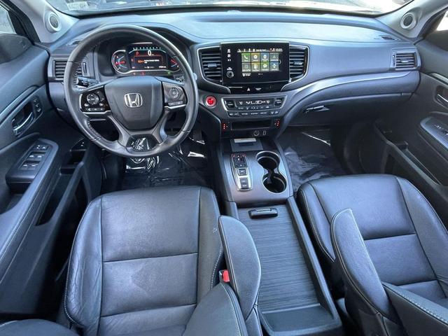 Photo of 2022 Gray Honda Pilot