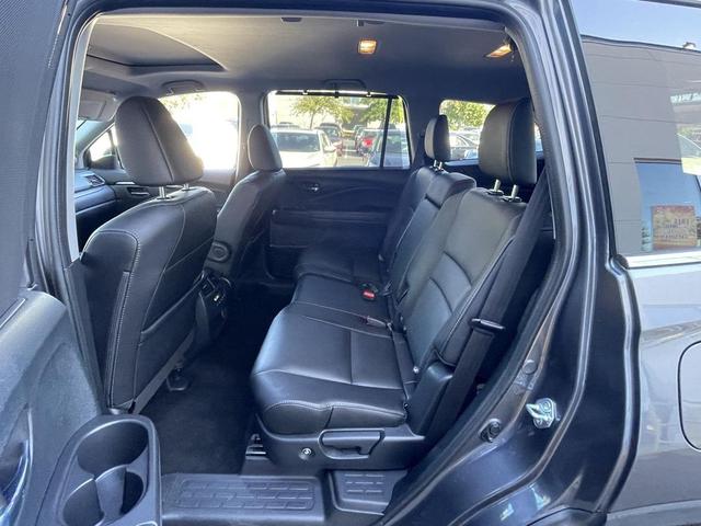 Photo of 2022 Gray Honda Pilot