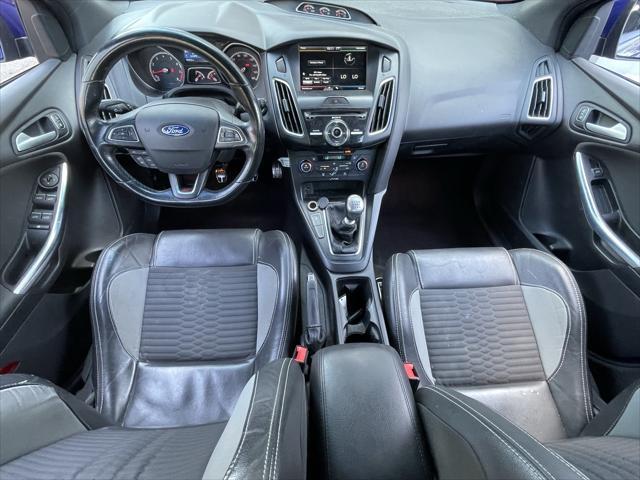 Photo of 2015 Performance Blue Ford Focus ST
