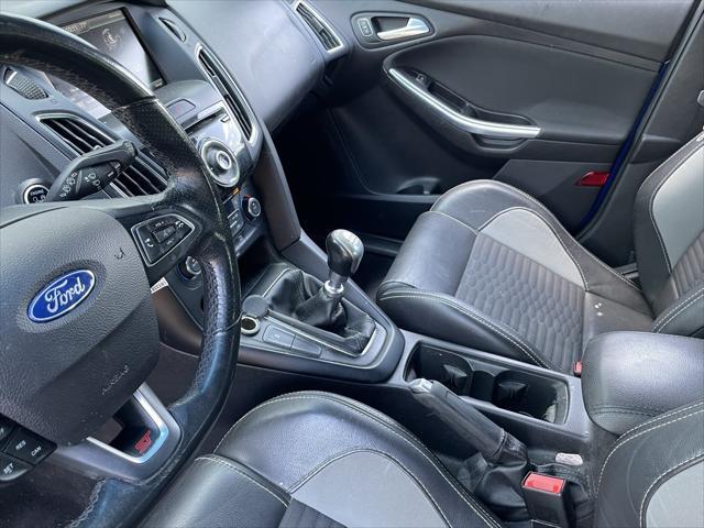 Photo of 2015 Performance Blue Ford Focus ST