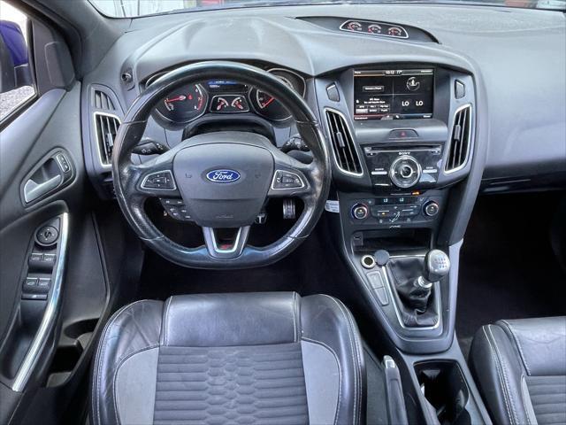 Photo of 2015 Performance Blue Ford Focus ST