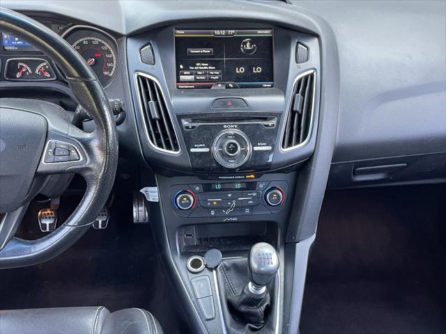 Photo of 2015 Performance Blue Ford Focus ST