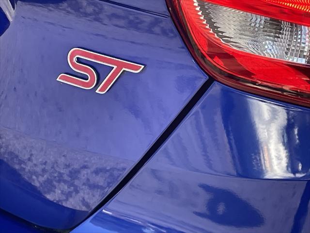 Photo of 2015 Performance Blue Ford Focus ST