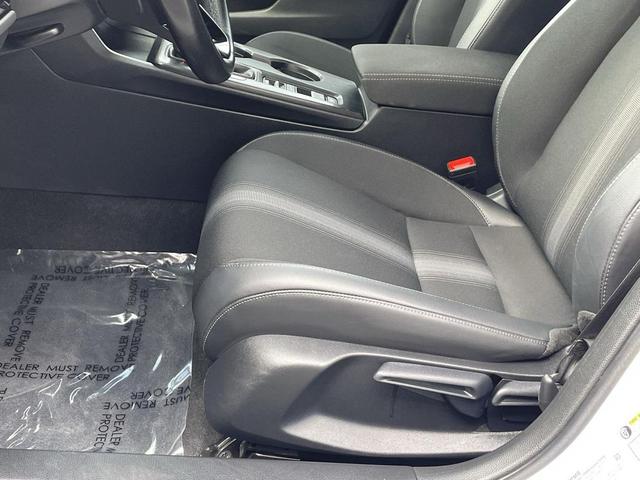Photo of 2024 Platinum White Pearl Honda Civic