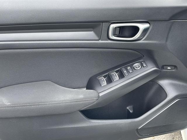Photo of 2024 Platinum White Pearl Honda Civic