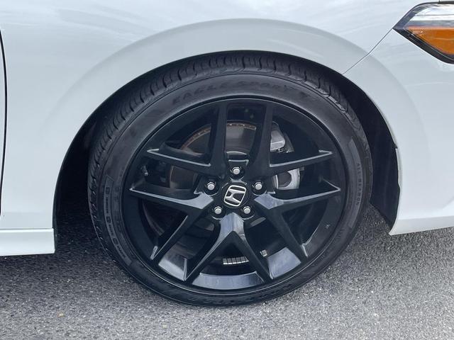 Photo of 2024 Platinum White Pearl Honda Civic
