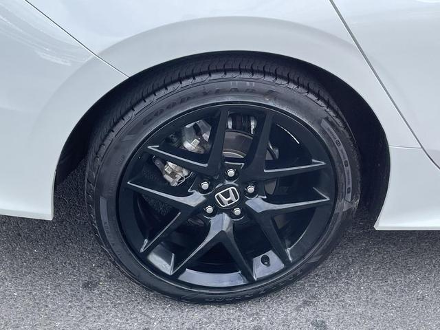 Photo of 2024 Platinum White Pearl Honda Civic