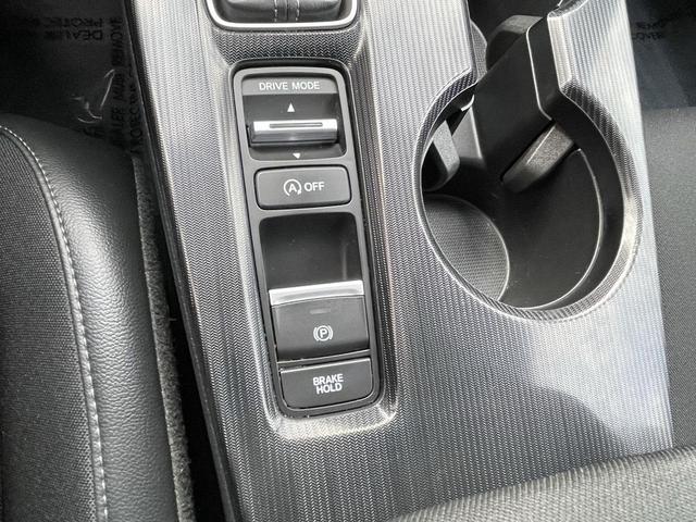 Photo of 2024 Platinum White Pearl Honda Civic