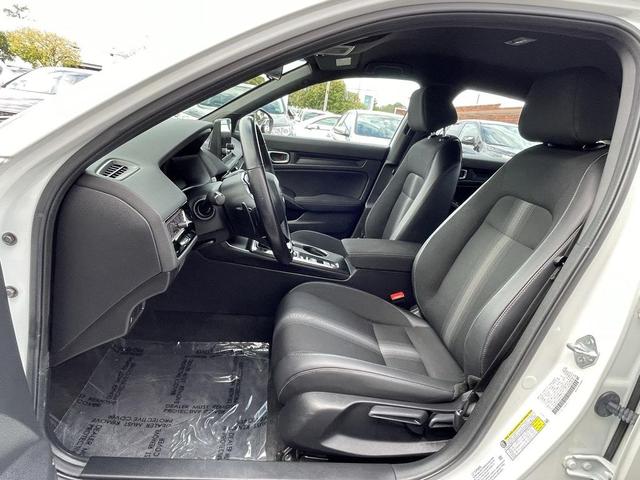 Photo of 2024 Platinum White Pearl Honda Civic