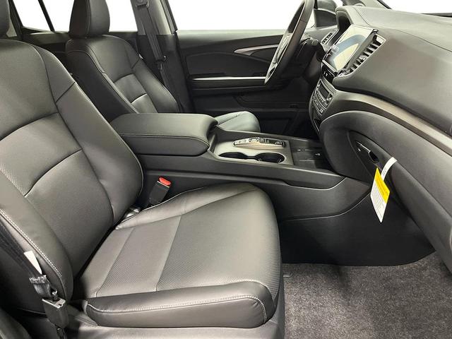 Photo of 2025 Crystal Black Pearl Honda Ridgeline