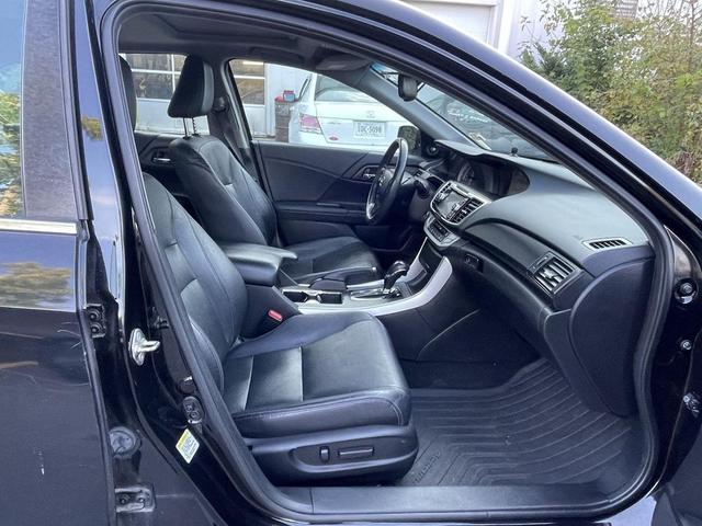 Photo of 2015 Crystal Black Pearl Honda Accord