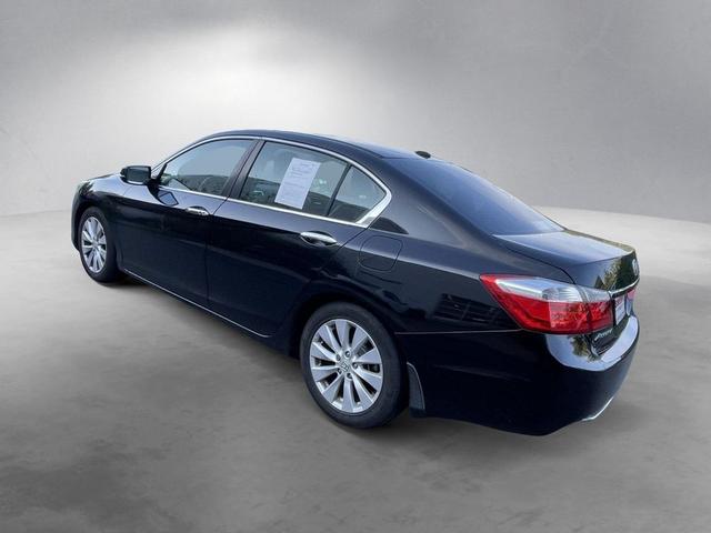 Photo of 2015 Crystal Black Pearl Honda Accord
