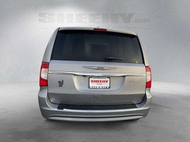 Photo of 2013 Billet Silver Metallic Clearcoat Chrysler Town & Country