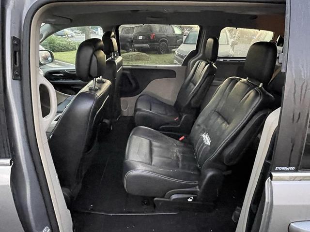 Photo of 2013 Billet Silver Metallic Clearcoat Chrysler Town & Country