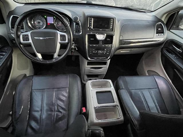 Photo of 2013 Billet Silver Metallic Clearcoat Chrysler Town & Country