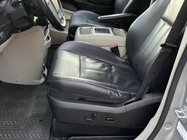 Photo of 2013 Billet Silver Metallic Clearcoat Chrysler Town & Country