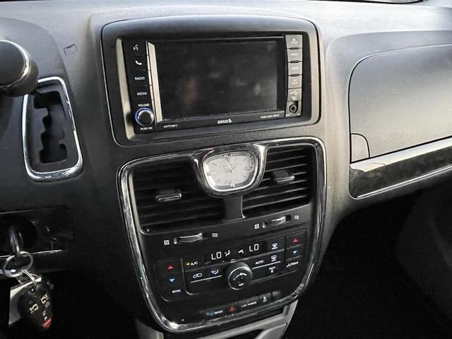 Photo of 2013 Billet Silver Metallic Clearcoat Chrysler Town & Country